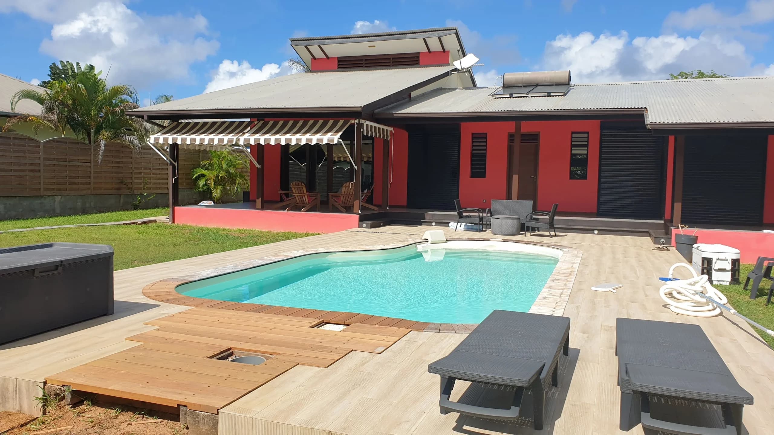 Piscine sur mesure réalisée par C KMER Building au Cameroun — 1