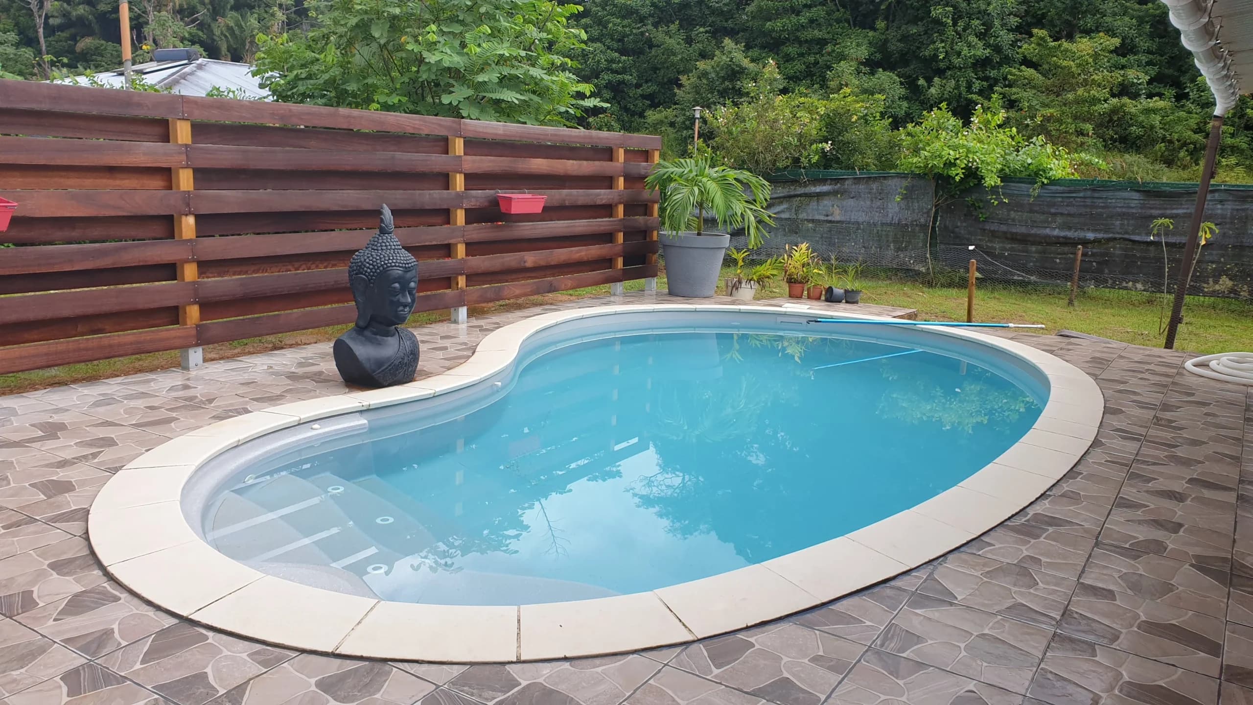 Piscine sur mesure réalisée par C KMER Building au Cameroun — 7