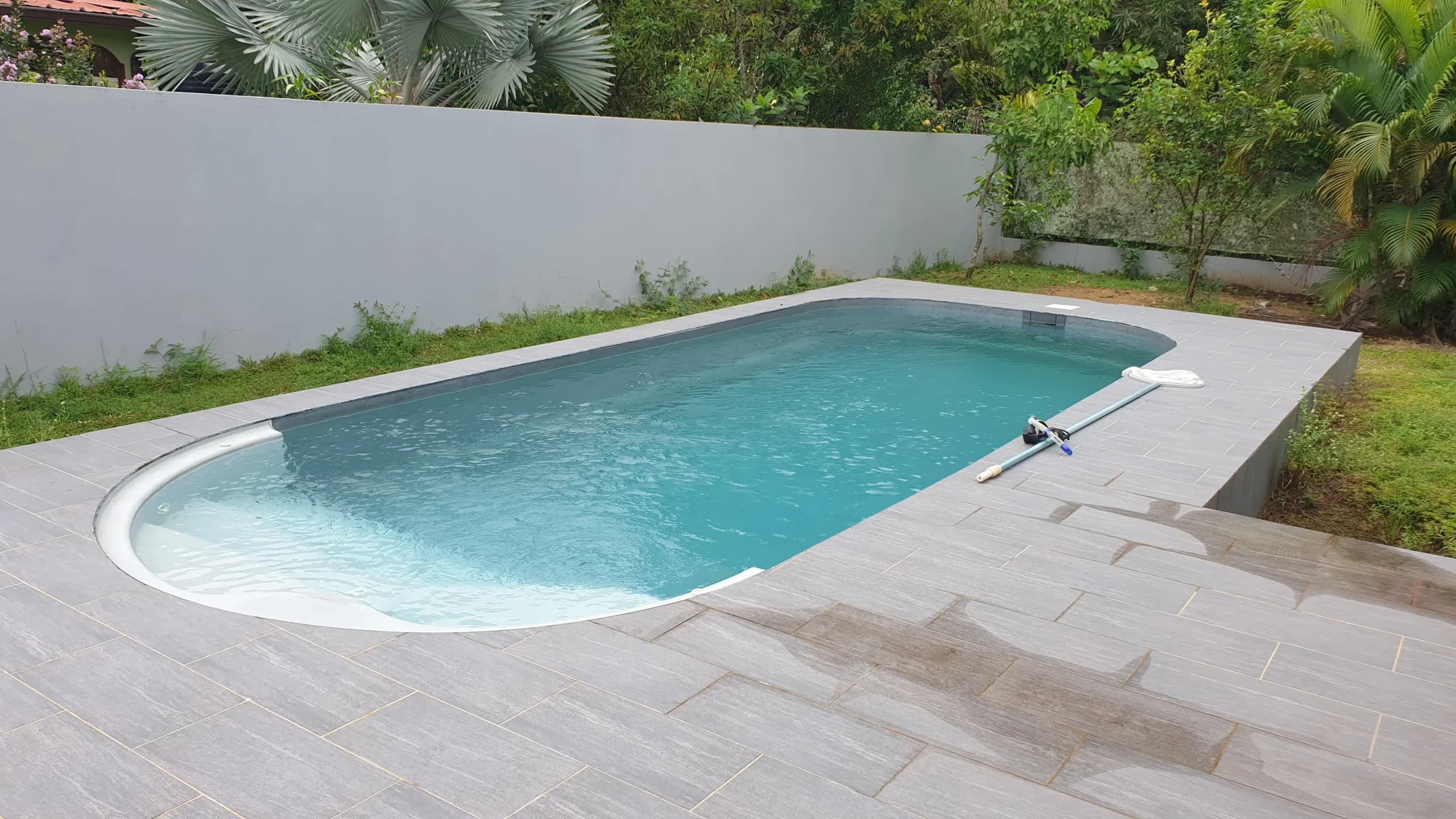 Piscine sur mesure réalisée par C KMER Building au Cameroun — 9
